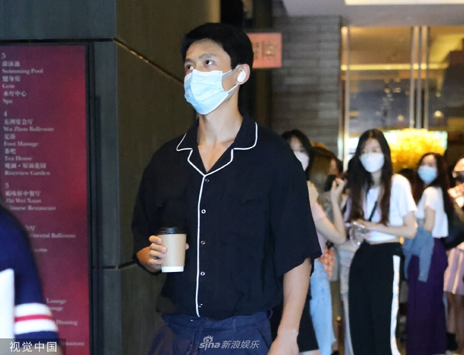 鲍威尔单骑闯国会 关税扰动美股颓