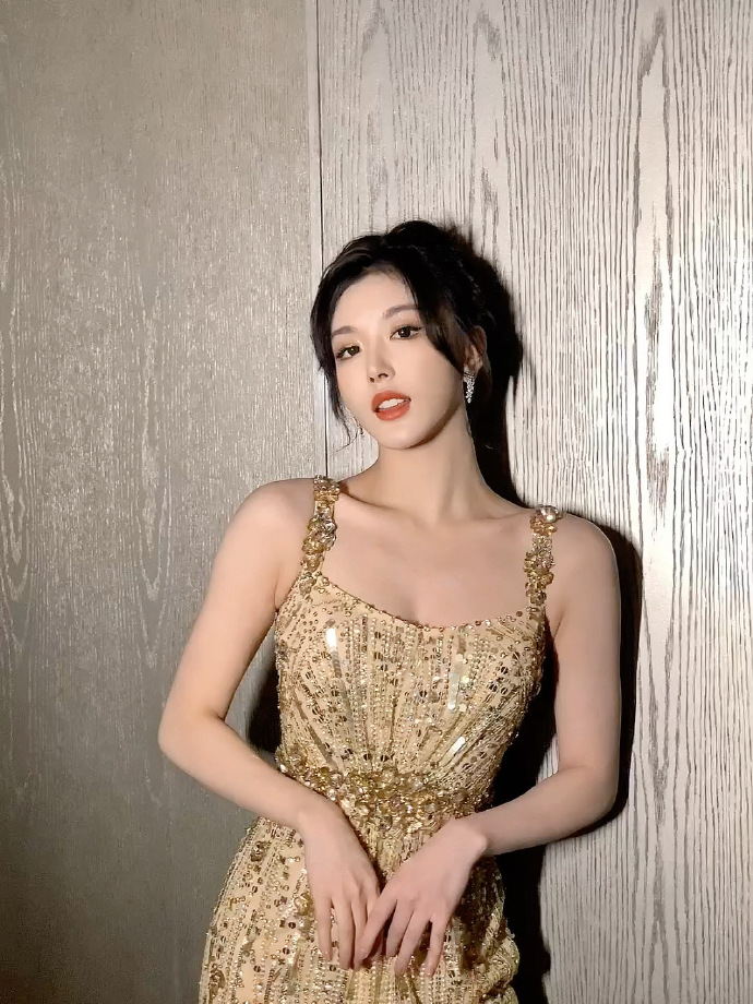 沃什首秀引发美债市场剧烈震荡 交易员对美联储加息押注激增