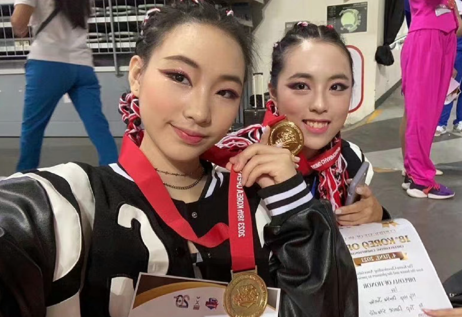 港股黄金股节后首日集体冲高 特朗普“关税大棒”驱动避险交易