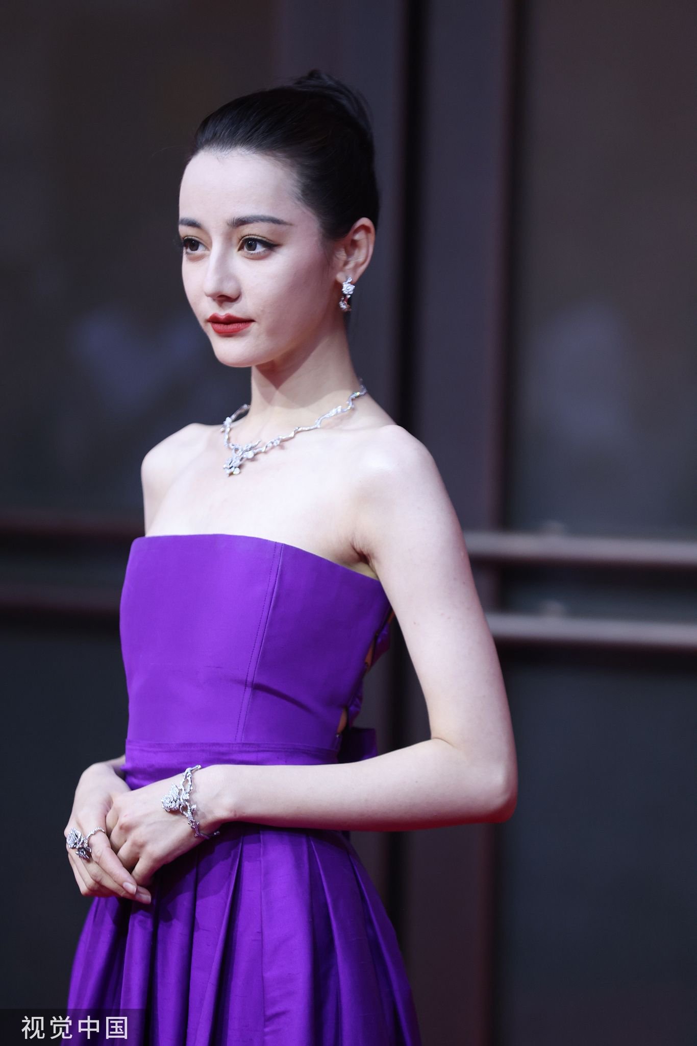 伊朗和以色列互射导弹 危及特朗普的和平谈判