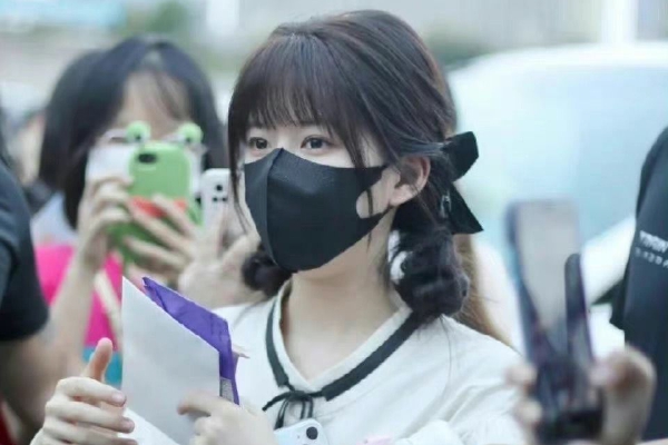 开盘：美股周五开盘涨跌不一 芯片股持续遭抛售