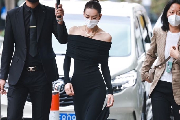 特朗普称美伊协议定于周日签署 届时霍尔木兹海峡将立即重开