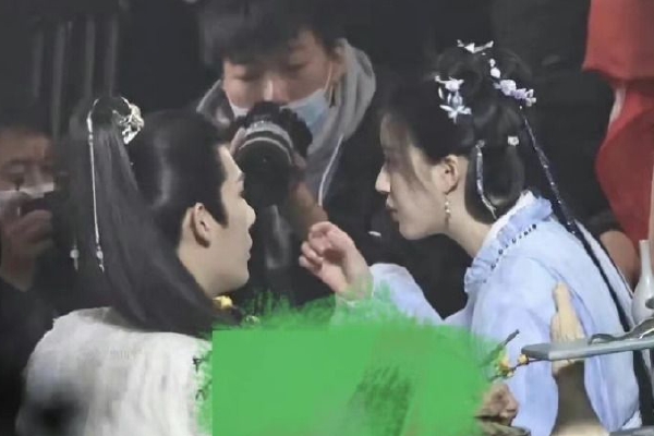 《男女靠比》-美国剧-在线观看