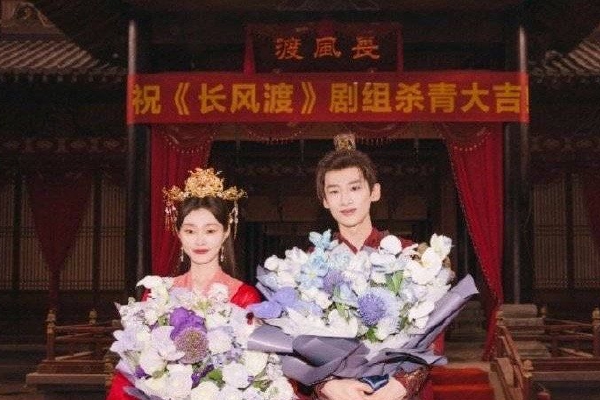 原油:油价小幅走低 特朗普关税措施搅动市场