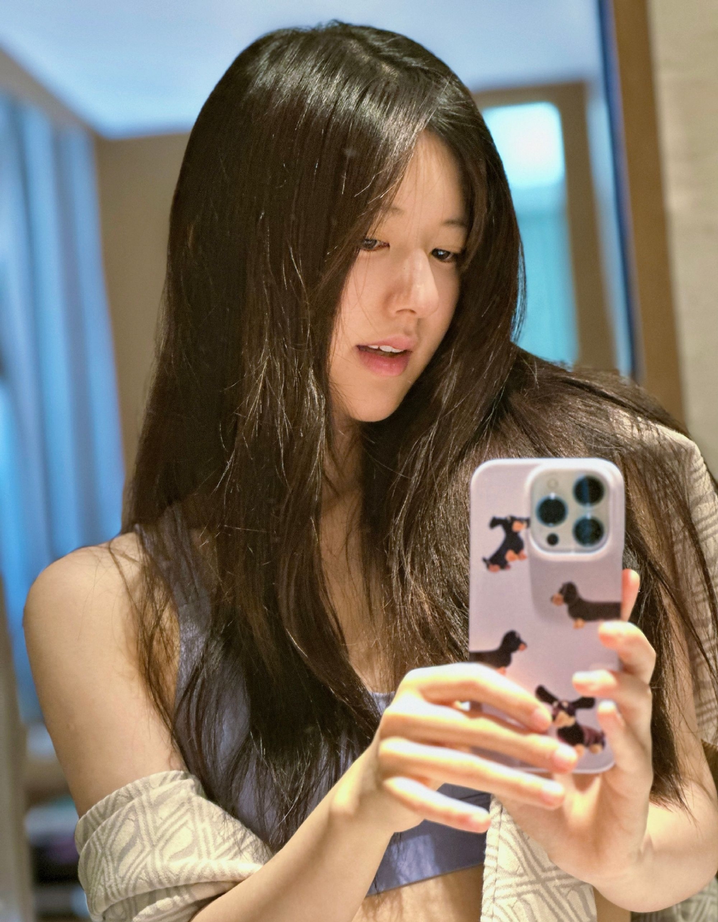 中国女性传统坐姿松弛张扬