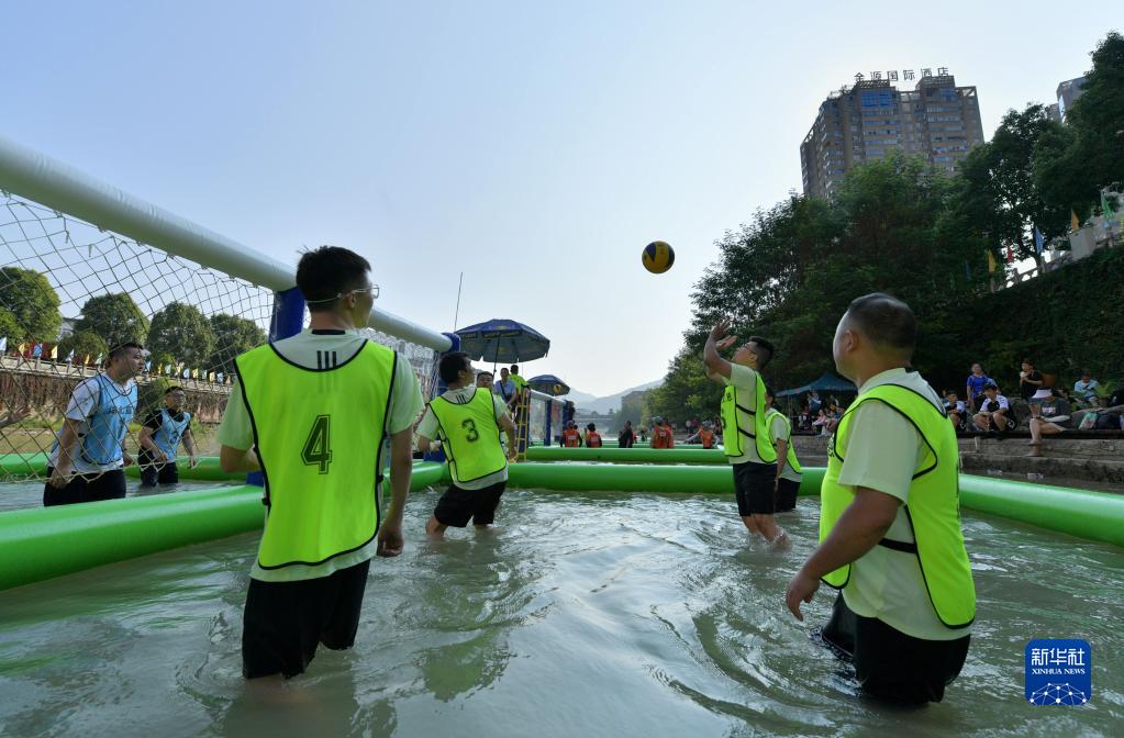 伊拉克与阿联酋竞相建设替代石油管道,以应对经由霍尔木兹海峡的石油出口逐渐枯竭的局面